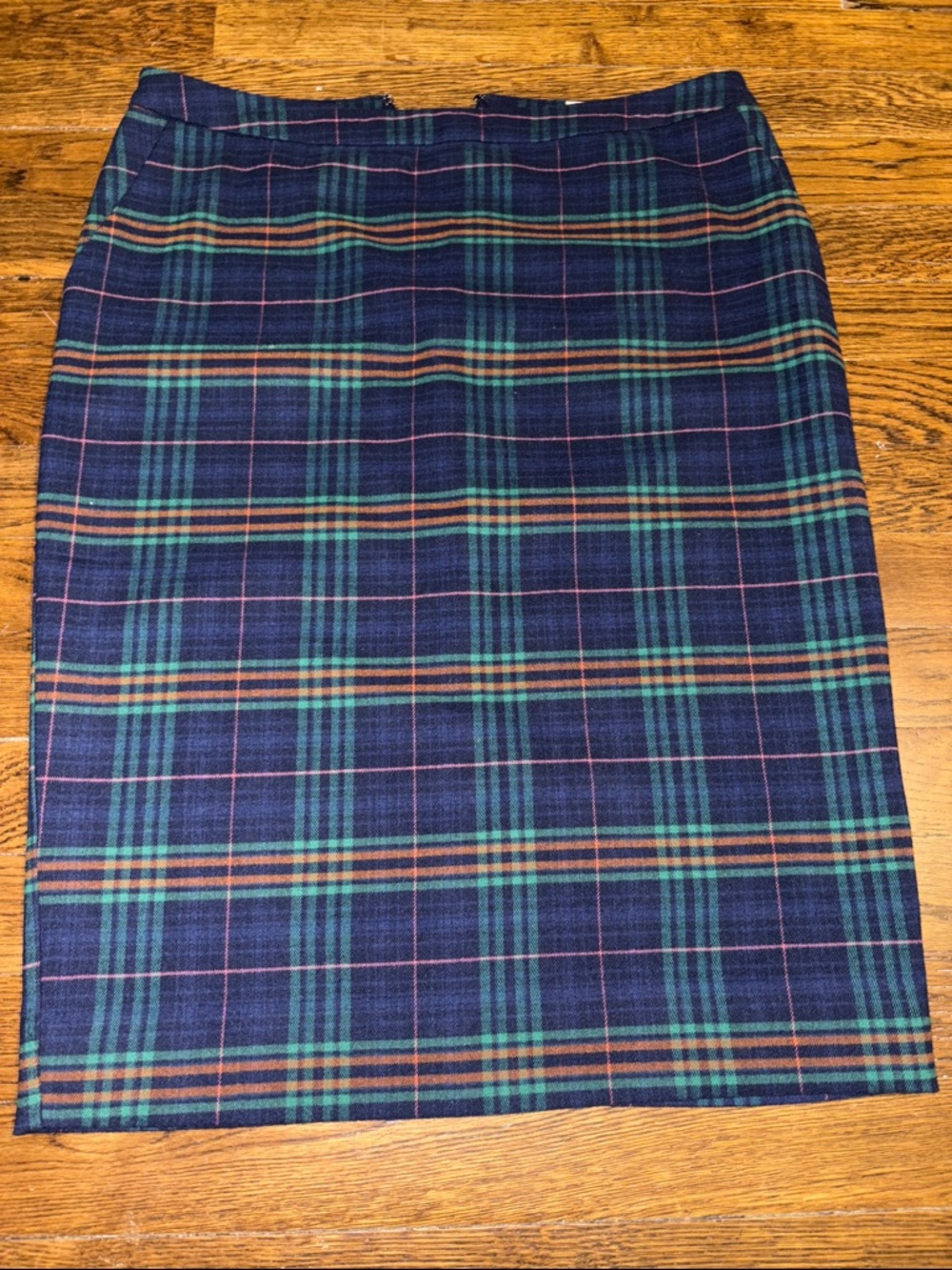 Perfect Plaid Pencil Skirt! Navy, Green Plaid with split. Knee Length